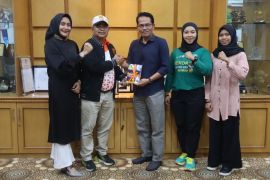 Guru besar olahraga Unja ciptakan senam haji