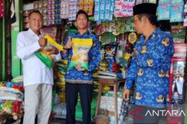 Stabilkan harga, Pemkab Sumenep gencarkan operasi pasar beras murah