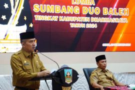 Sekda buka lomba sumbang dua baleh tingkat Dharmasraya