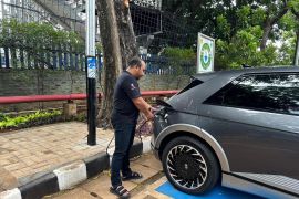 PLN menggandeng lima mitra perbanyak pebisnis bangun SPKLU