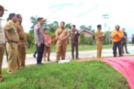 Paolus Hadi tinjau lokasi tanah longsor di Samer