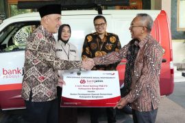 Bank Jatim beri mobil pajak keliling untuk Pemkab Bangkalan