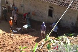 Tanah longsor di Ngawi sebabkan dua rumah rusak