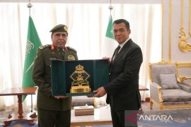 Kemudahan keimigrasian calon haji hadir di Solo-Surabaya