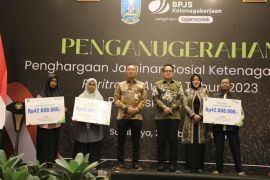 Pj Gubernur Jatim dorong universal coverage pekerja