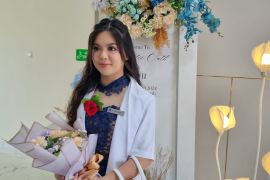 UHT Surabaya ambil sumpah 37 dokter gigi baru