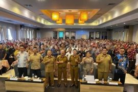 Wabup Sanggau tutup bimtek unsur desa