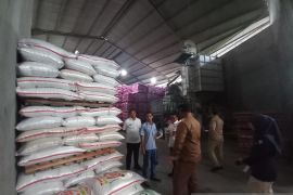 Gudang distributor beras di Bangka pastikan stok dan harga masih stabil