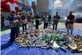 Kejari Samarinda musnahkan ribuan obat dan kosmetik  tanpa izin