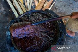 Pelaku IKM Dodol Kandangan uji studi ke Garut