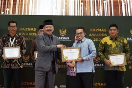 Bupati Tanah Datar raih penghargaan dari Baznas RI
