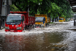 Banjir genangi Jakarta Page 1 Small