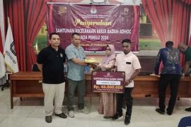 KIP Aceh Timur salurkan santunan untuk petugas pemilu meninggal dunia