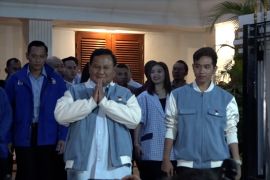 Di depan wartawan, Prabowo beri gaya pencak silat