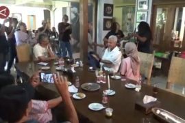 Sambangi rumah Butet Kartaredjasa, Ganjar apresiasi dukungan seniman