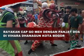 Rayakan Cap Go Meh dengan panjat doa di Vihara Dhanagun Kota Bogor