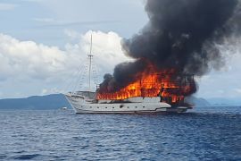 Kapal berpenumpang 23 wisatawan terbakar di Perairan Raja Ampat