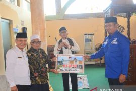 Jumling di Masjid Al Aqsha Perumahan Lubuk Gading IV, Hendri Septa Serap Aspirasi Masyarakat