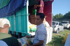 Empat ton beras murah disiapkan saat pasar rakyat di Teras Udayana Mataram
