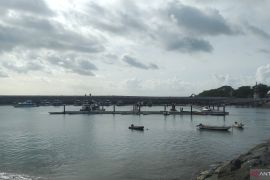 BBMKG minta warga waspadai ombak tinggi jalur penyeberangan di Bali