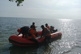 Basarnas cari seorang nelayan yang hilang di perairan Kolaka