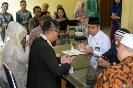 Akad nikah hanya bisa dilaksanakan pada hari dan jam kerja? Cek faktanya