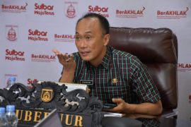 Gubernur Sulbar meminta pemkab masifkan pasar murah