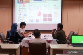 23 tim ilmuwan adu ide dan gagasan penelitian genomik