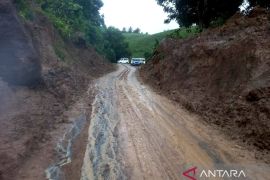 Lintas Sulawesi-Gorontalo Utara terputus longsor sudah dapat dilewati