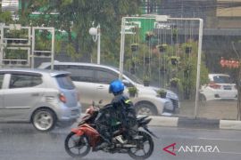 Kalsel diguyur hujan disertai petir dan angin kencang pada Sabtu