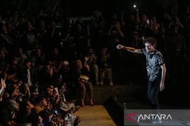 Simak lagi warta soal konser God Bless, hadiah untuk Bobby si kucing