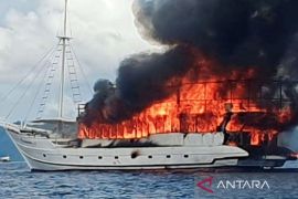 Polres Raja Ampat periksa delapan ABK terkait terbakarnya kapal The Oceanik
