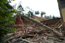 Pemprov Jabar carikan solusi terbaik untuk warga korban tanah bergerak KBB