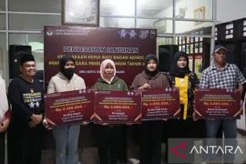 KPU Pangkalpinang santuni anggota KPPS yang sakit