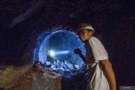 Basarnas Banten evakuasi dua warga Lebak tertimbun galian batu bara pada Sabtu