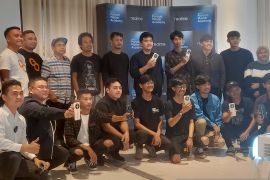 Portrait Master Academy edukasi anak muda Manado kenalkan realme 12 Series 5G