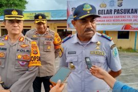 Dishub Biak perbaiki rambu lalu lintas mencegah kecelakaan di jalan