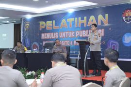 Polda Jambi latih keterampilan menulis berita personel humas