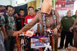 Disdikbud meluncurkan sepeda listrik buatan siswa SMKN 2 Kapuas Hulu