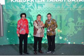 Pemkab Tanah Datar kembali raih piala adipura