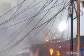 Sebuah rumah percetakan di Tambora terbakar
