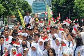 Pelajar dan KSH sambut kirab Adipura Kencana di Surabaya