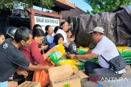 Pemkot Denpasar-Bulog salurkan beras satu ton di pasar murah jelang Nyepi