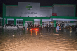 Banjir bandang landa delapan kecamatan di Kendari Page 1 Small