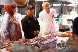 Pemkot Pangkalpinang pantau stok dan harga kebutuhan pokok ke sejumlah distributor hingga pasar