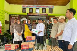 Bank Nagari Cabang Painan gerak cepat bantu korban banjir di Pesisir Selatan