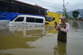 Banjir merendam kota Padang Page 1 Small