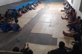 Warga Desa Binuang Sabtu pagi Kembali Mencari Pesawat Milik Smart Aviation