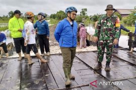 Wali Kota Banjarmasin dan Dandim tinjau progres TMMD ke-119 di Sungai Lulut