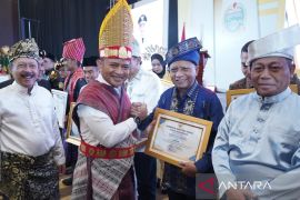 Bupati Asahan terima penghargaan terbaik I capaian realisasi anggaran 2023